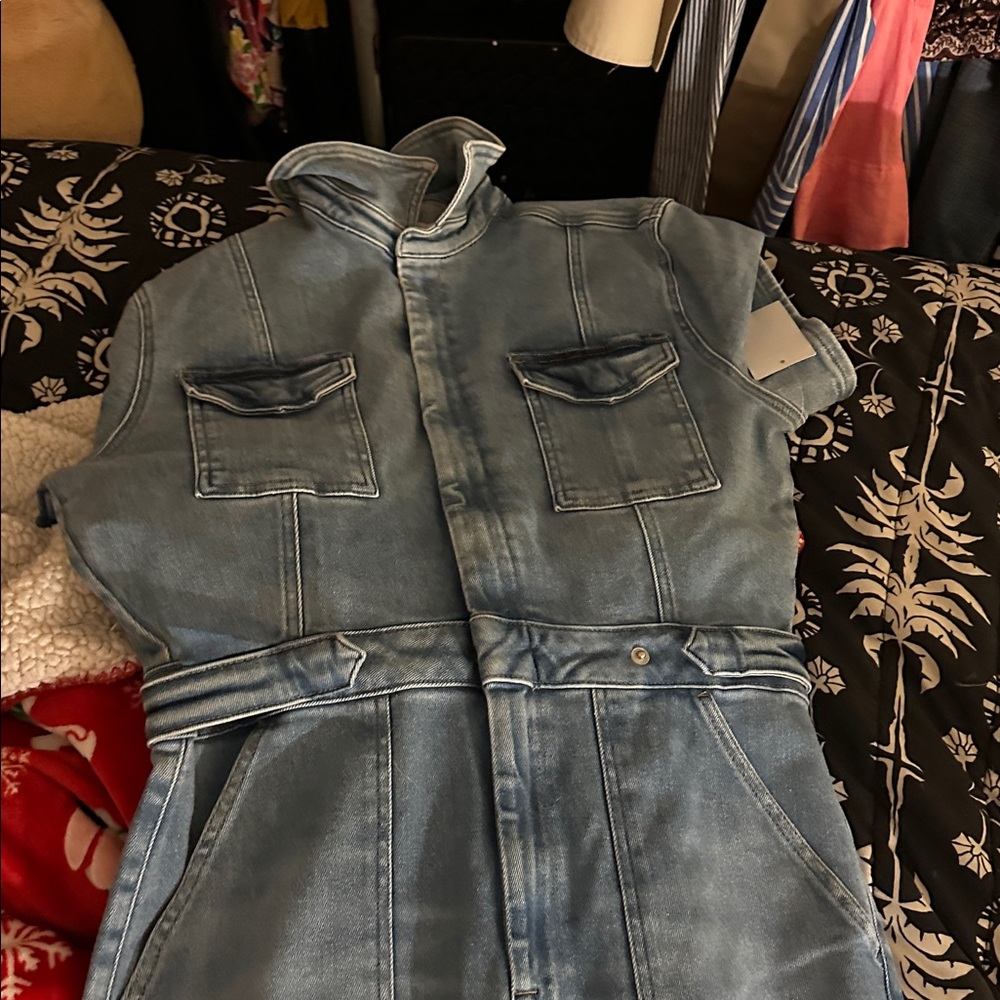 Good American fit for success jumpsuit XL
Size 4 in Good American. - Picture 5 of 5